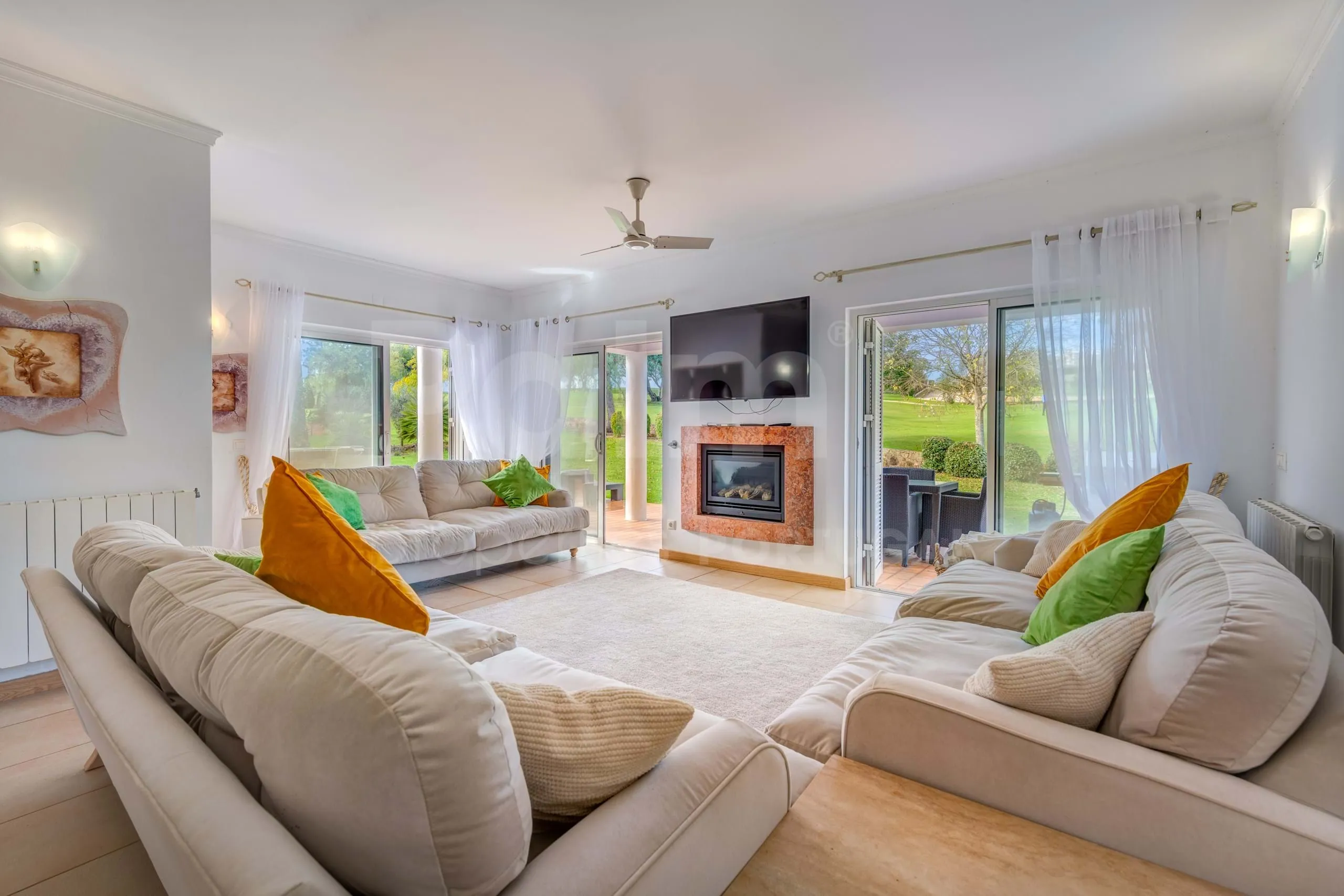 Contemporary 3-Bedroom Villa with Pool and Garden in Scenic Lagoa - View image 12 of 45