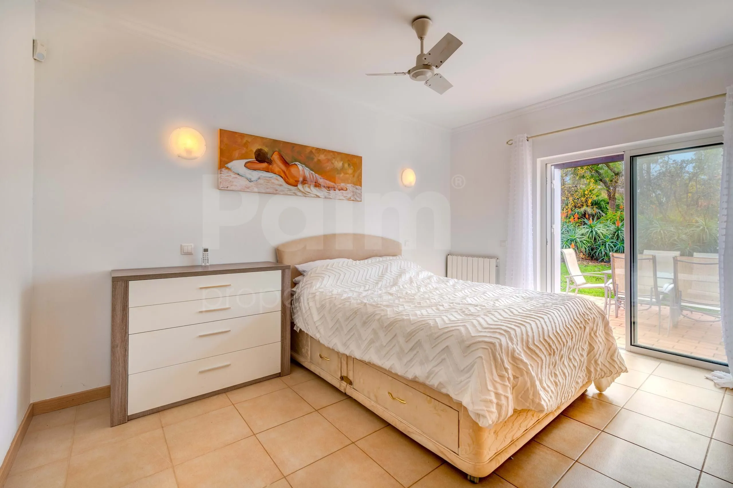 Contemporary 3-Bedroom Villa with Pool and Garden in Scenic Lagoa - View image 18 of 45