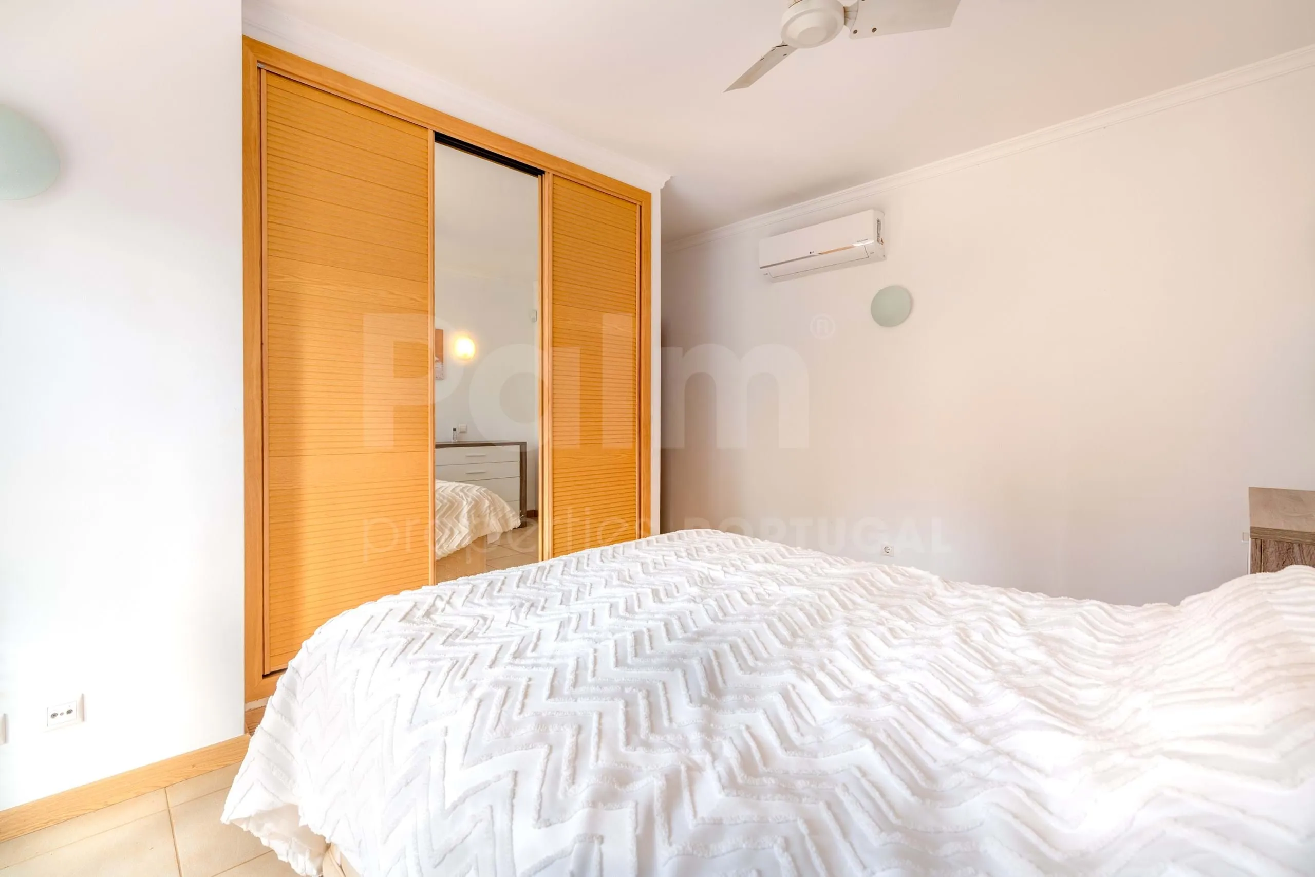 Contemporary 3-Bedroom Villa with Pool and Garden in Scenic Lagoa - View image 20 of 45