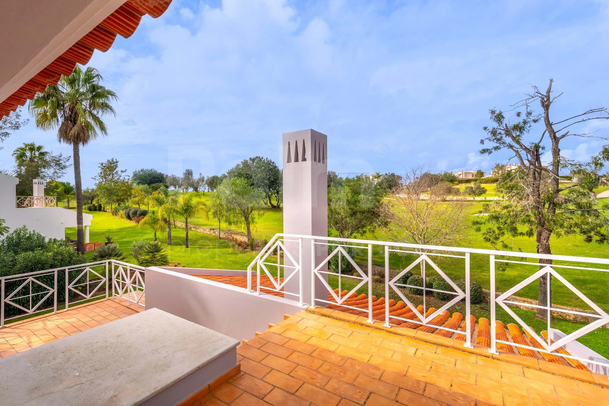 Contemporary 3-Bedroom Villa with Pool and Garden in Scenic Lagoa - View image 30 of 45