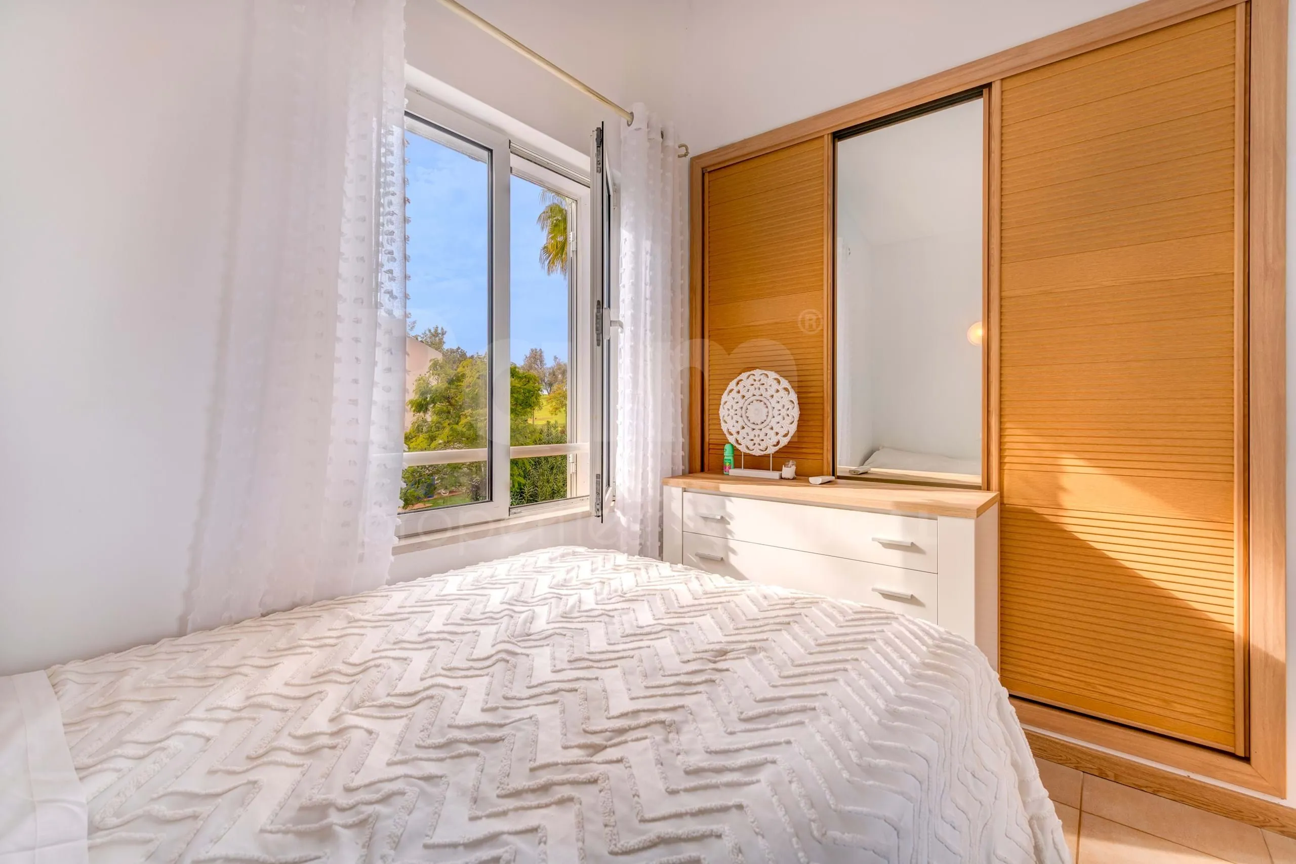 Contemporary 3-Bedroom Villa with Pool and Garden in Scenic Lagoa - View image 32 of 45