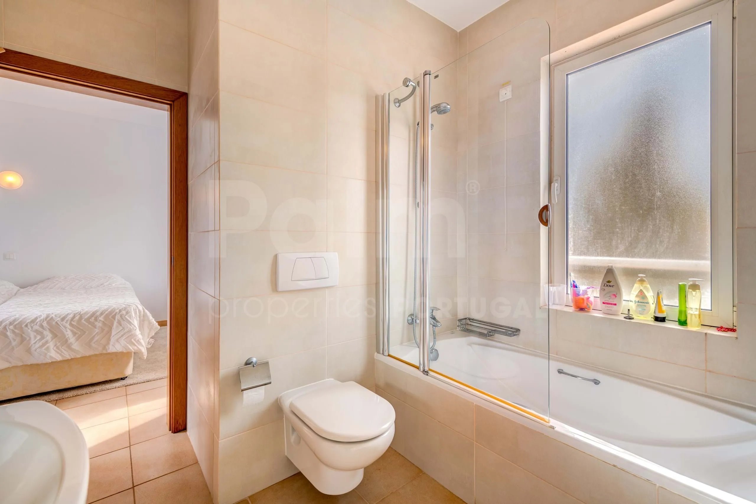 Contemporary 3-Bedroom Villa with Pool and Garden in Scenic Lagoa - View image 34 of 45