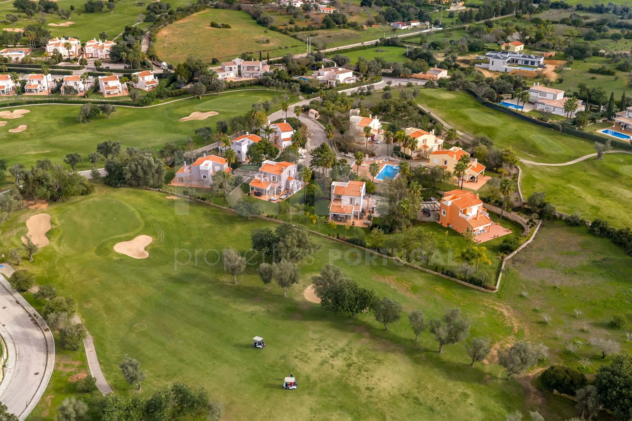 Contemporary 3-Bedroom Villa with Pool and Garden in Scenic Lagoa - View image 37 of 45