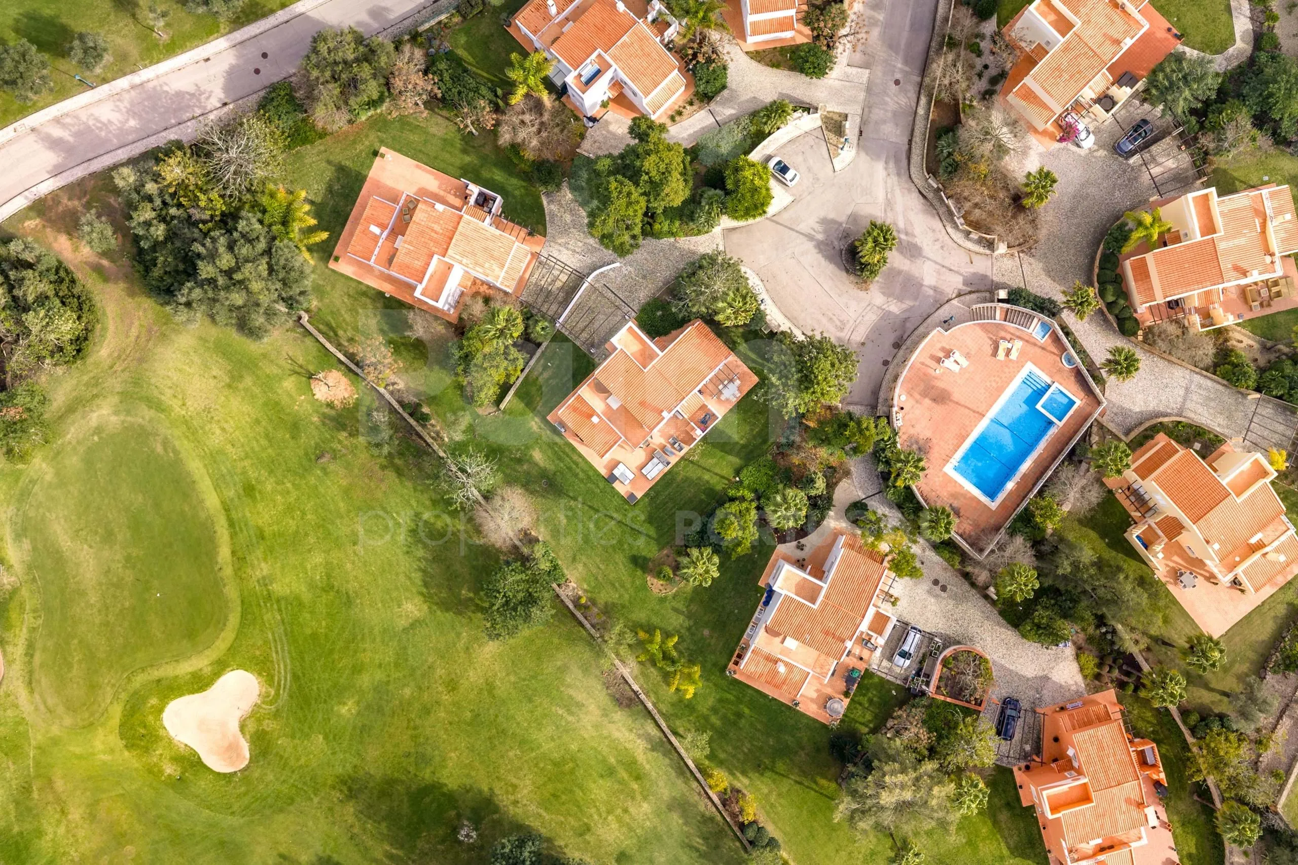 Contemporary 3-Bedroom Villa with Pool and Garden in Scenic Lagoa - View image 38 of 45