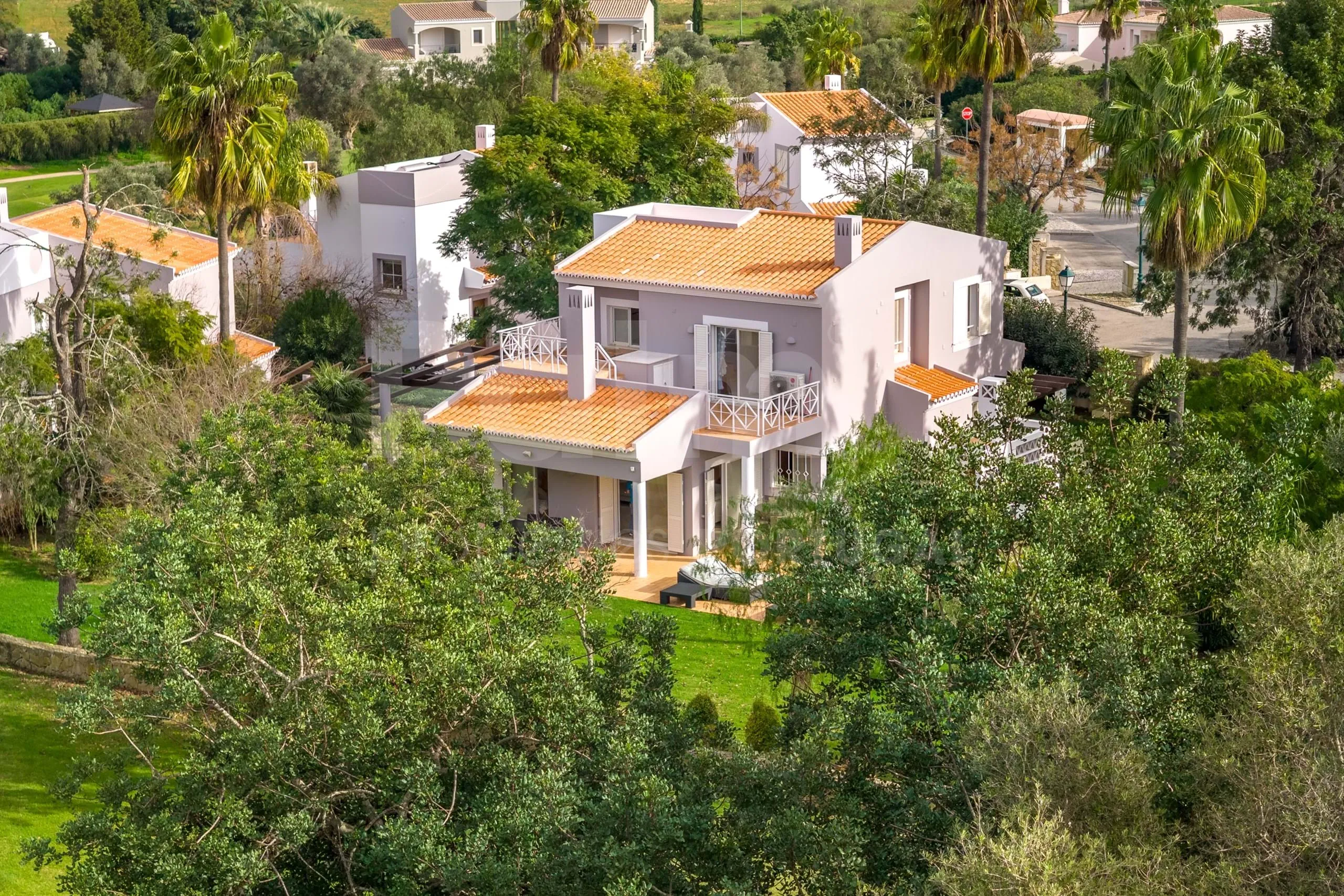 Contemporary 3-Bedroom Villa with Pool and Garden in Scenic Lagoa - View image 40 of 45