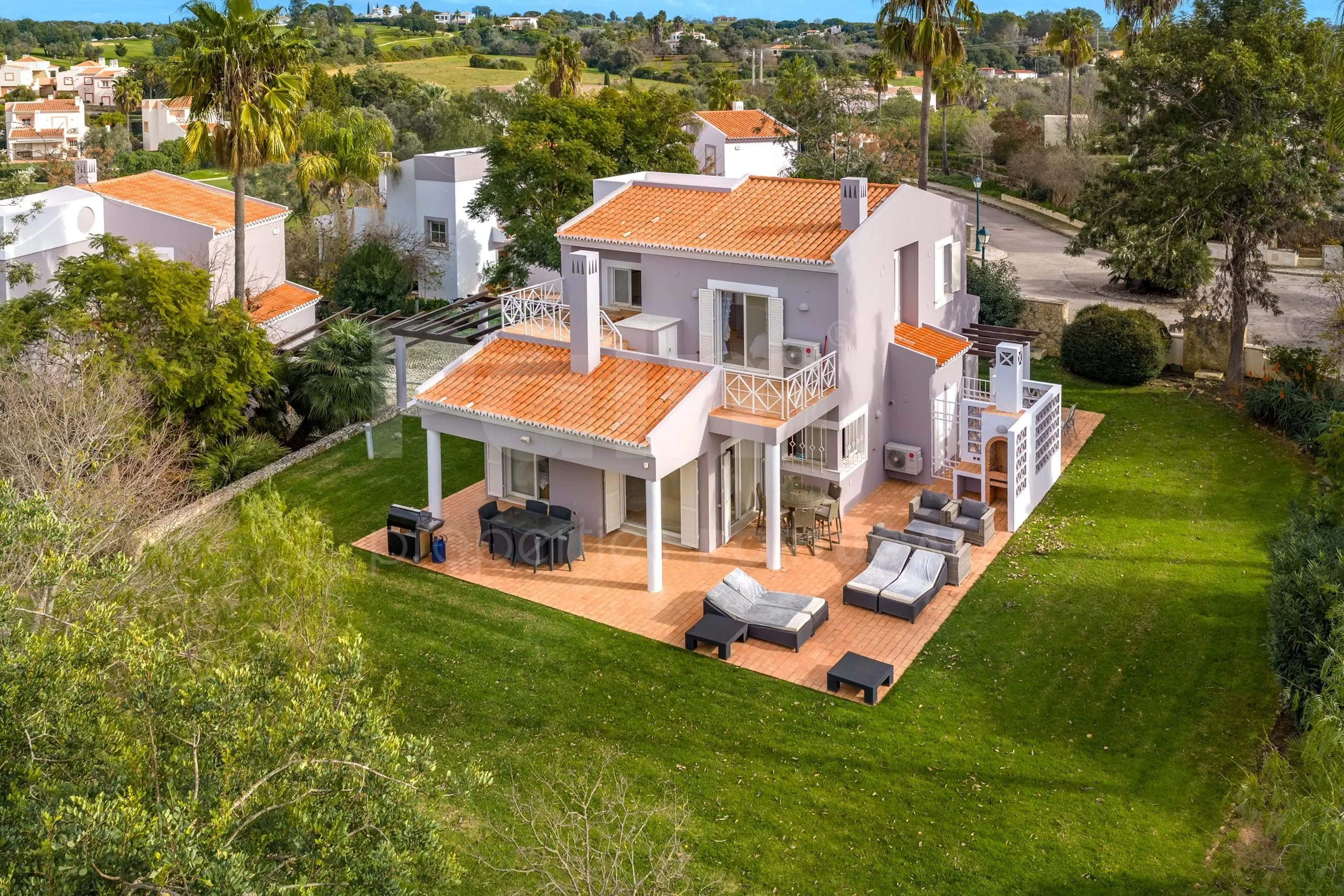 Contemporary 3-Bedroom Villa with Pool and Garden in Scenic Lagoa - View image 41 of 45