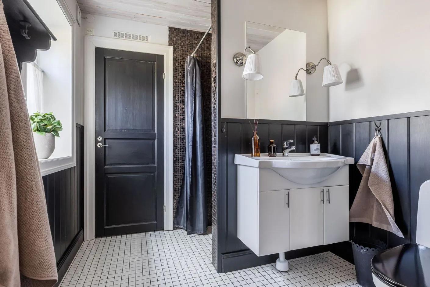 Contemporary 4-Bedroom House with Pool and Garden in Funäsdalen, Sweden - View image 21 of 25