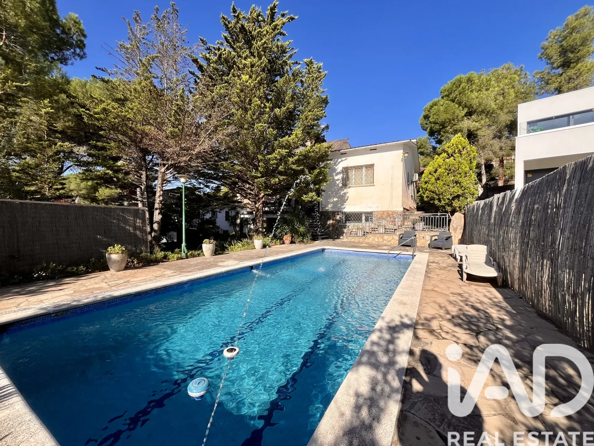 1970s Begues House with Pool and Garden Near Barcelona - Image 2