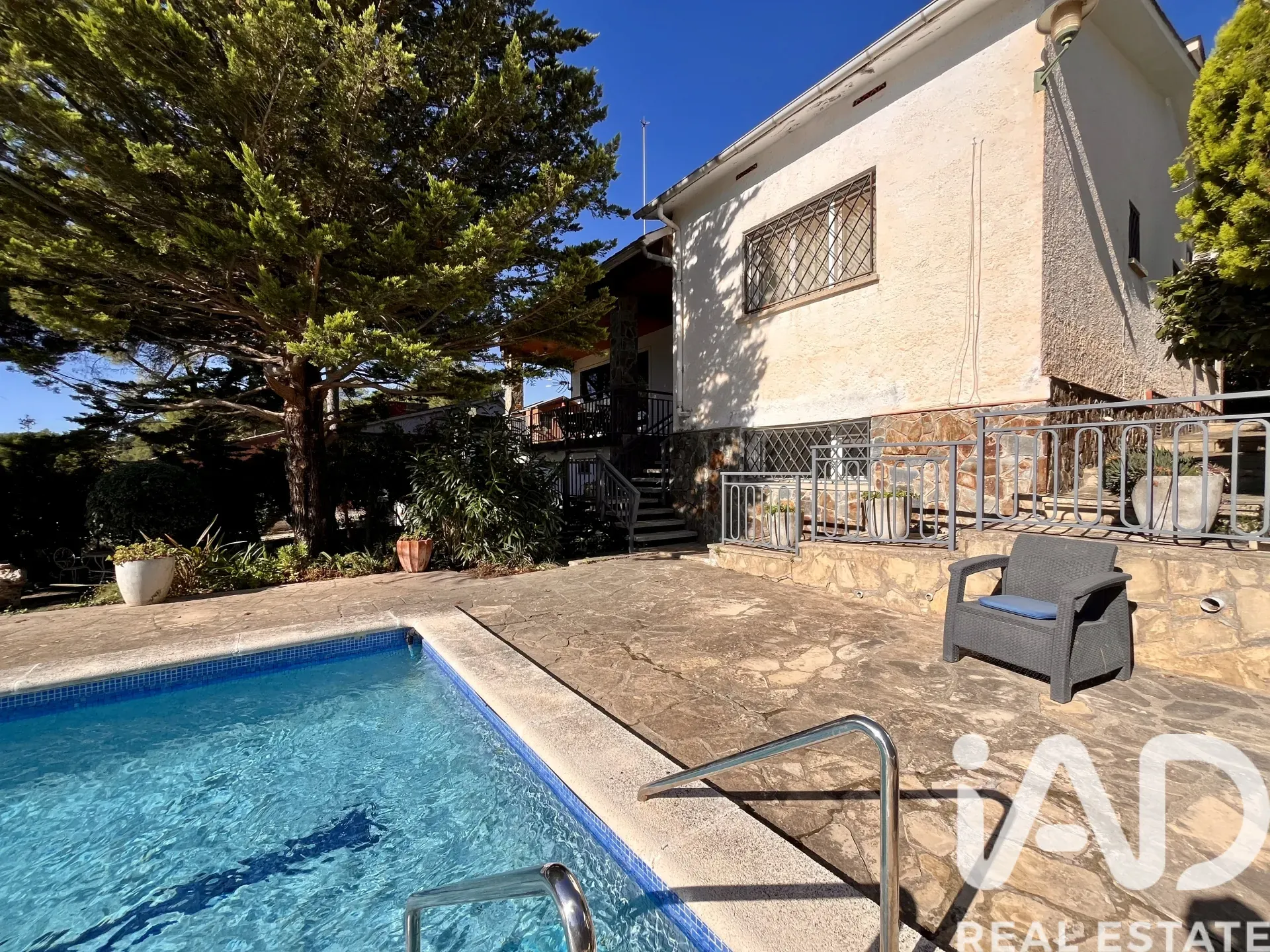 1970s Begues House with Pool and Garden Near Barcelona - Image 5