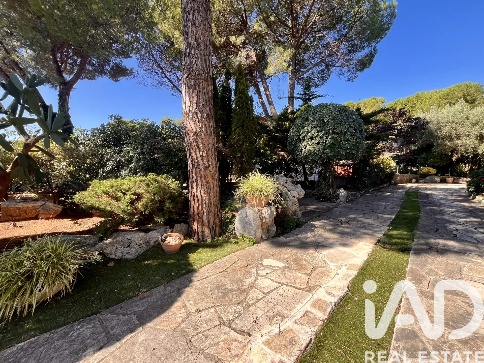 1970s Begues House with Pool and Garden Near Barcelona - View image 6 of 39
