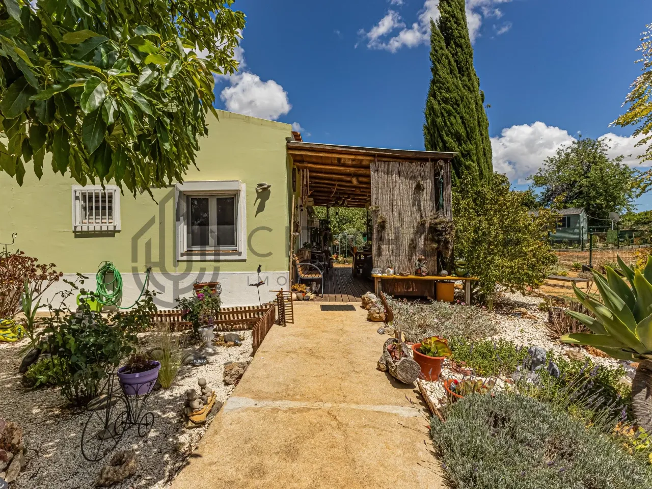 Charming 2-Bedroom House with Expansive Garden in Alcantarilha e Pêra - Image 1