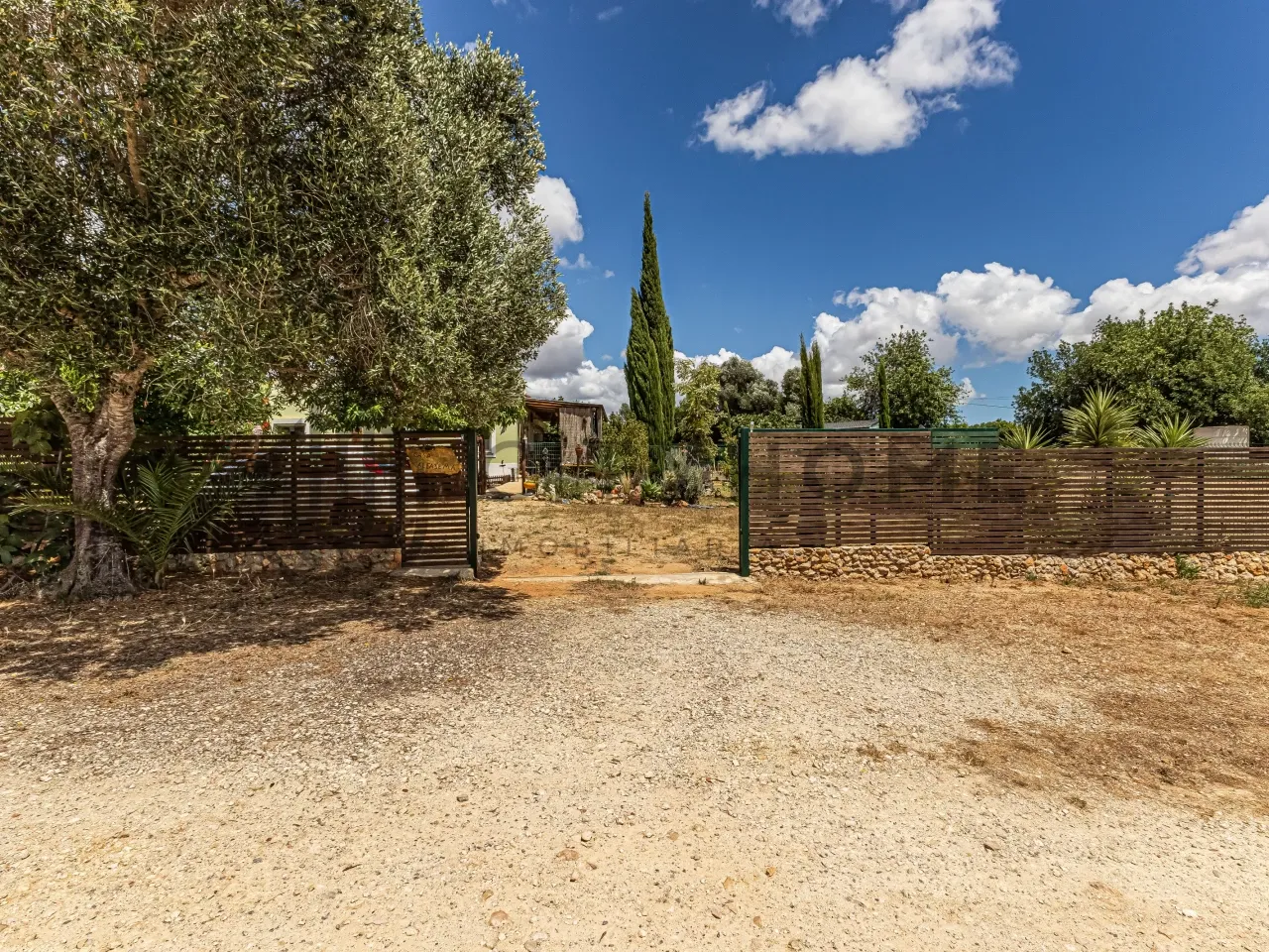 Charming 2-Bedroom House with Expansive Garden in Alcantarilha e Pêra - View image 17 of 24