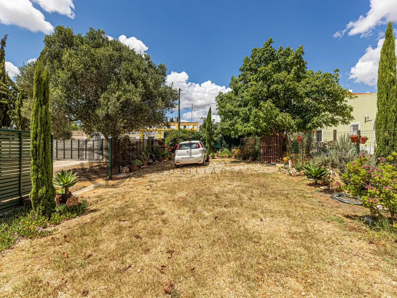 Charming 2-Bedroom House with Expansive Garden in Alcantarilha e Pêra - View image 19 of 24