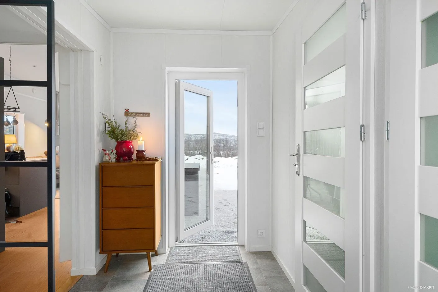 Modern Four-Bedroom House in Hemavan With Contemporary Design - Image 2