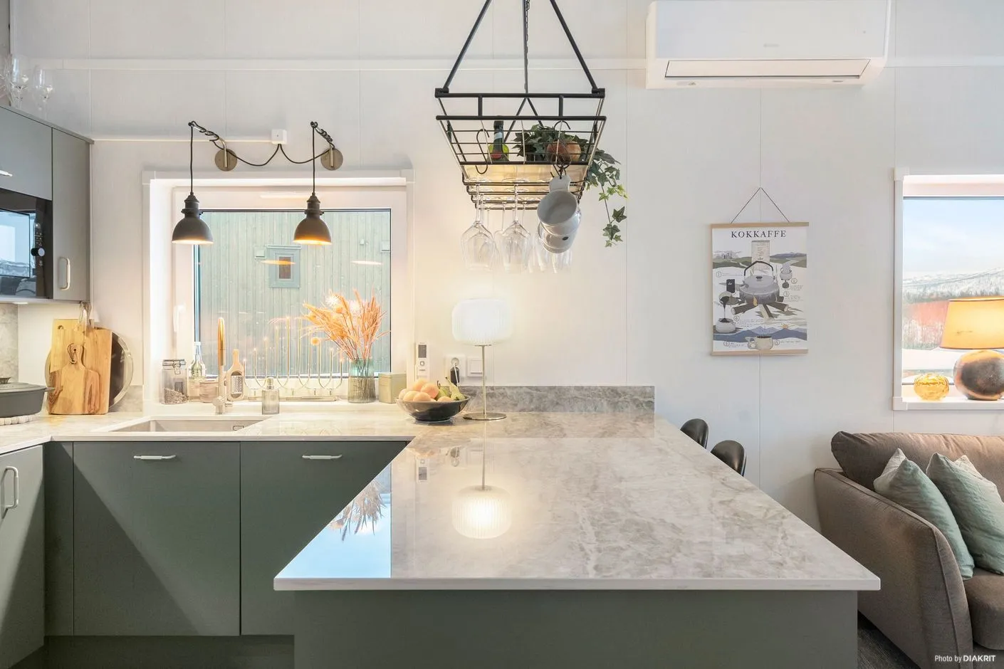 Modern Four-Bedroom House in Hemavan With Contemporary Design - Image 3