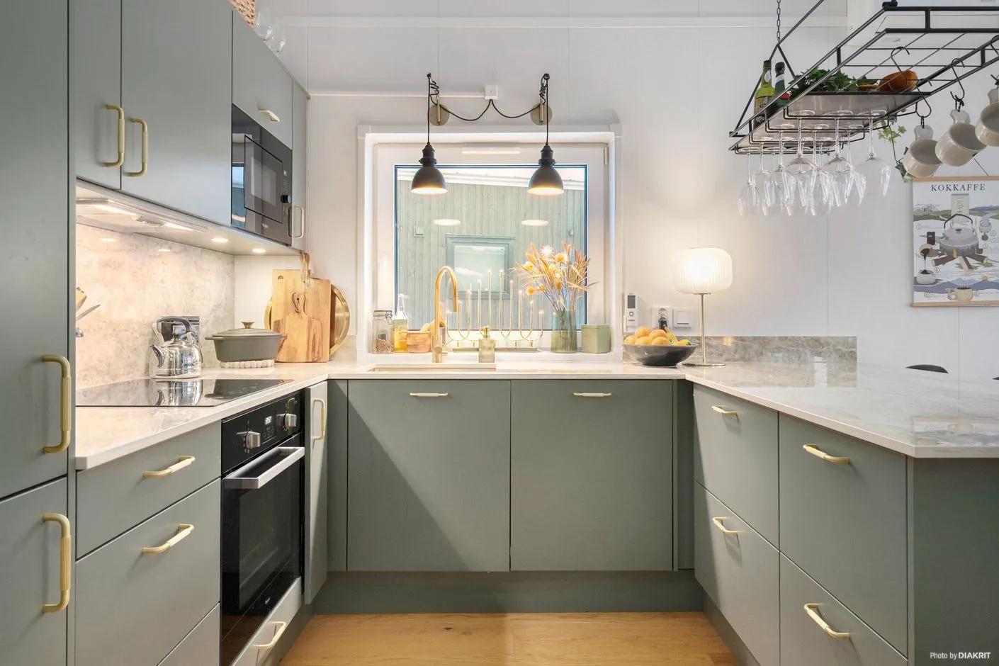 Modern Four-Bedroom House in Hemavan With Contemporary Design - Image 4