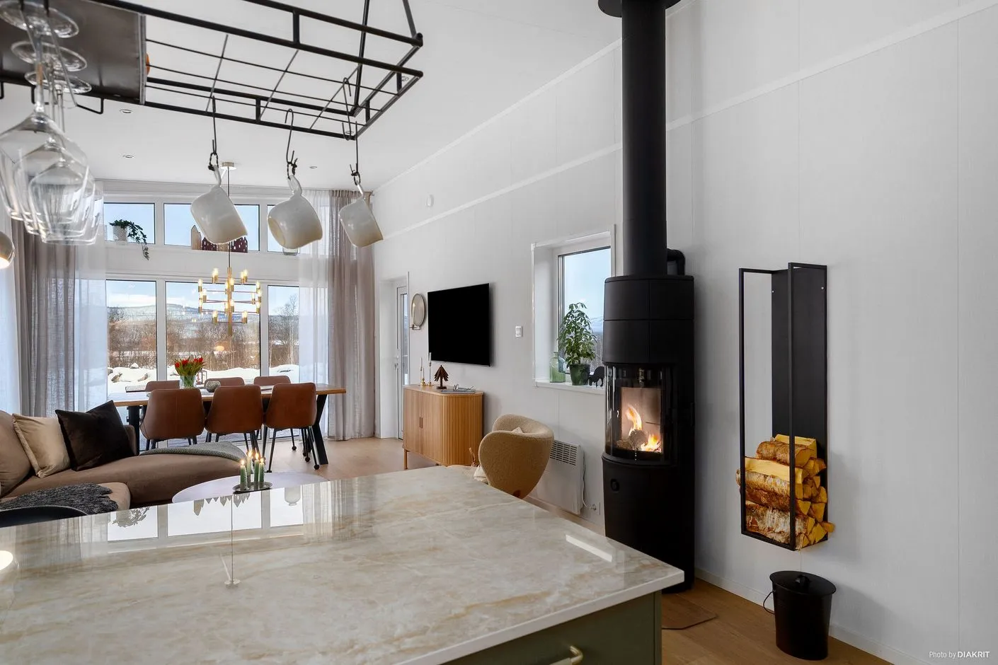 Modern Four-Bedroom House in Hemavan With Contemporary Design - View image 7 of 34