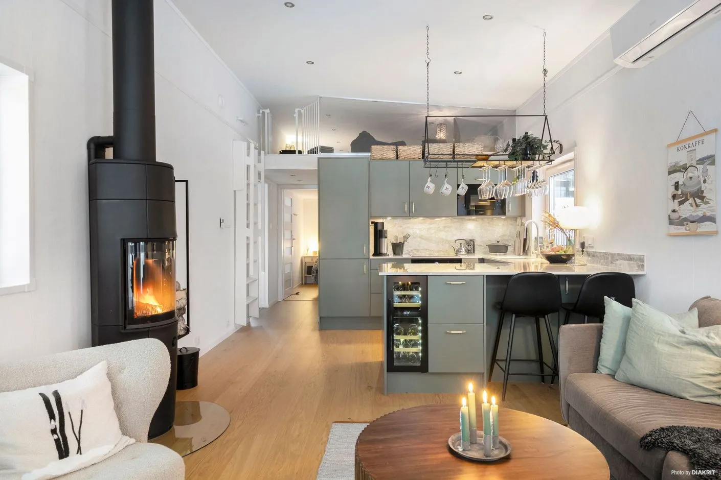 Modern Four-Bedroom House in Hemavan With Contemporary Design - View image 8 of 34