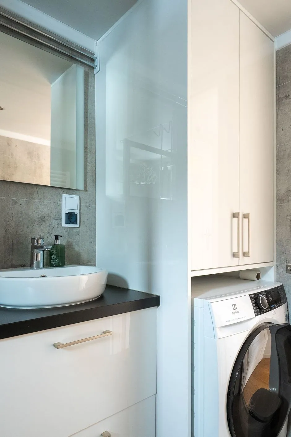 Modern Four-Bedroom House in Hemavan With Contemporary Design - View image 26 of 34