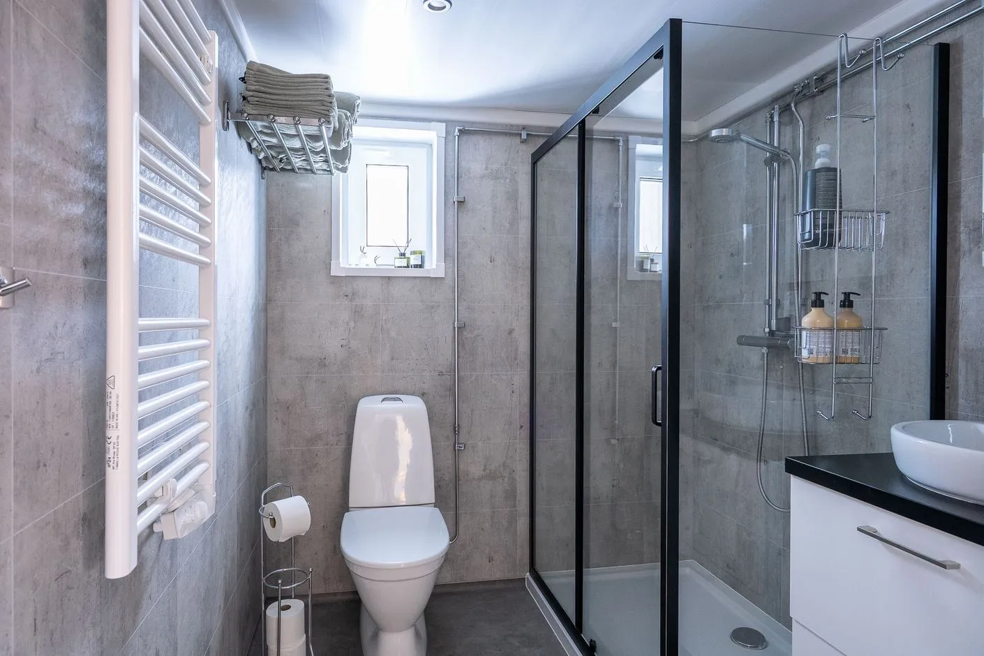 Modern Four-Bedroom House in Hemavan With Contemporary Design - View image 28 of 34