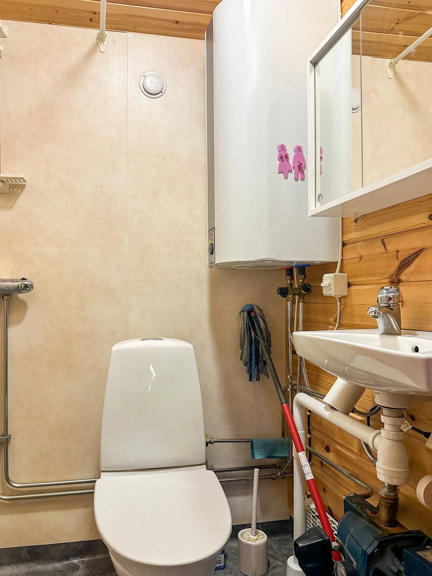 Kompakt 2010-hus med expansiv trädgård i Klimpfjäll, Sverige - Visa bild 10 av 19