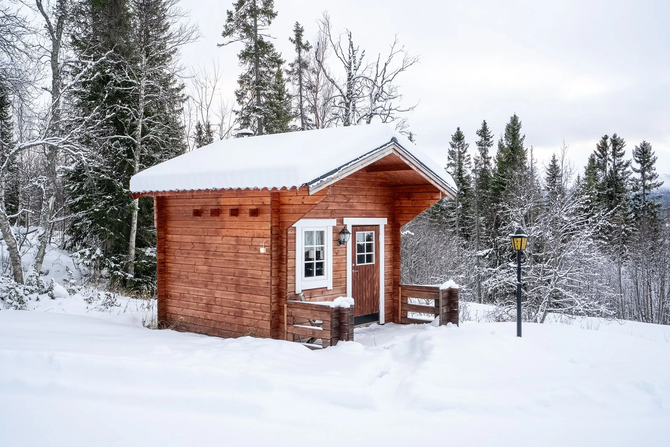 Kompakt 2010-hus med expansiv trädgård i Klimpfjäll, Sverige - Visa bild 16 av 19