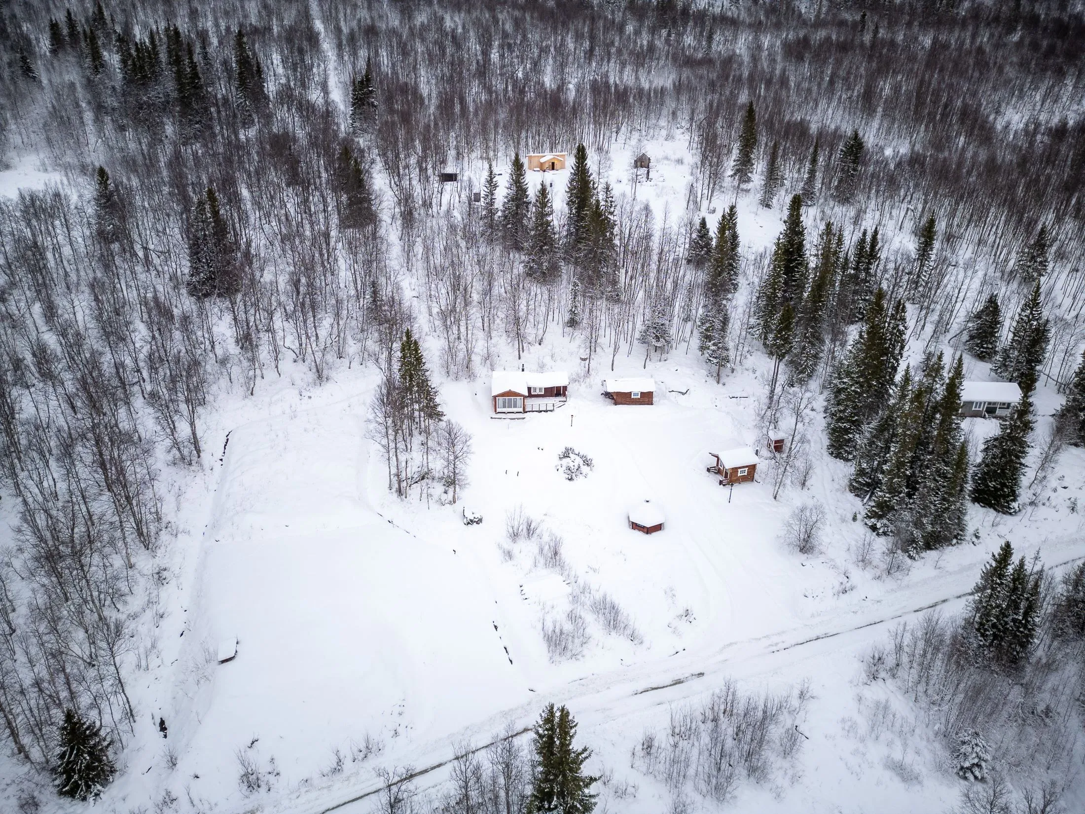 Kompakt 2010-hus med expansiv trädgård i Klimpfjäll, Sverige - Visa bild 18 av 19