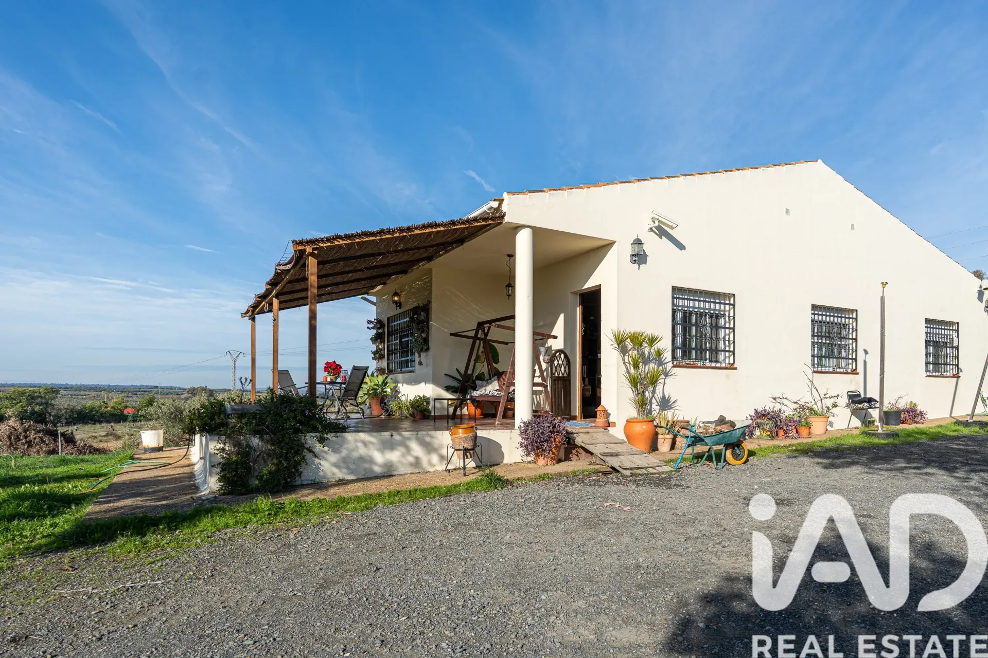 Modern 3-Bedroom Country House with Expansive Garden in Gibraleón, Spain - Image 1