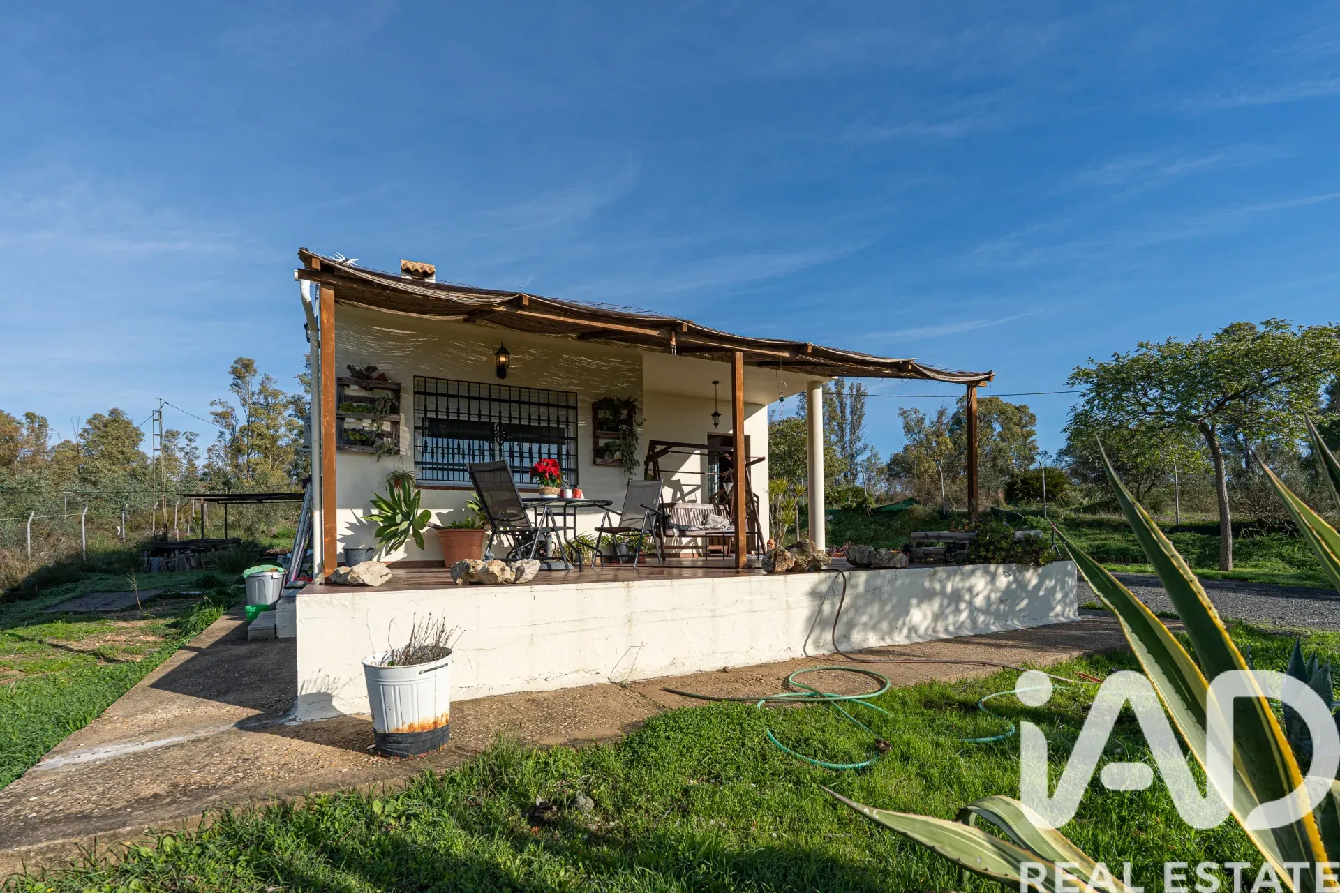 Modern 3-Bedroom Country House with Expansive Garden in Gibraleón, Spain - Image 3