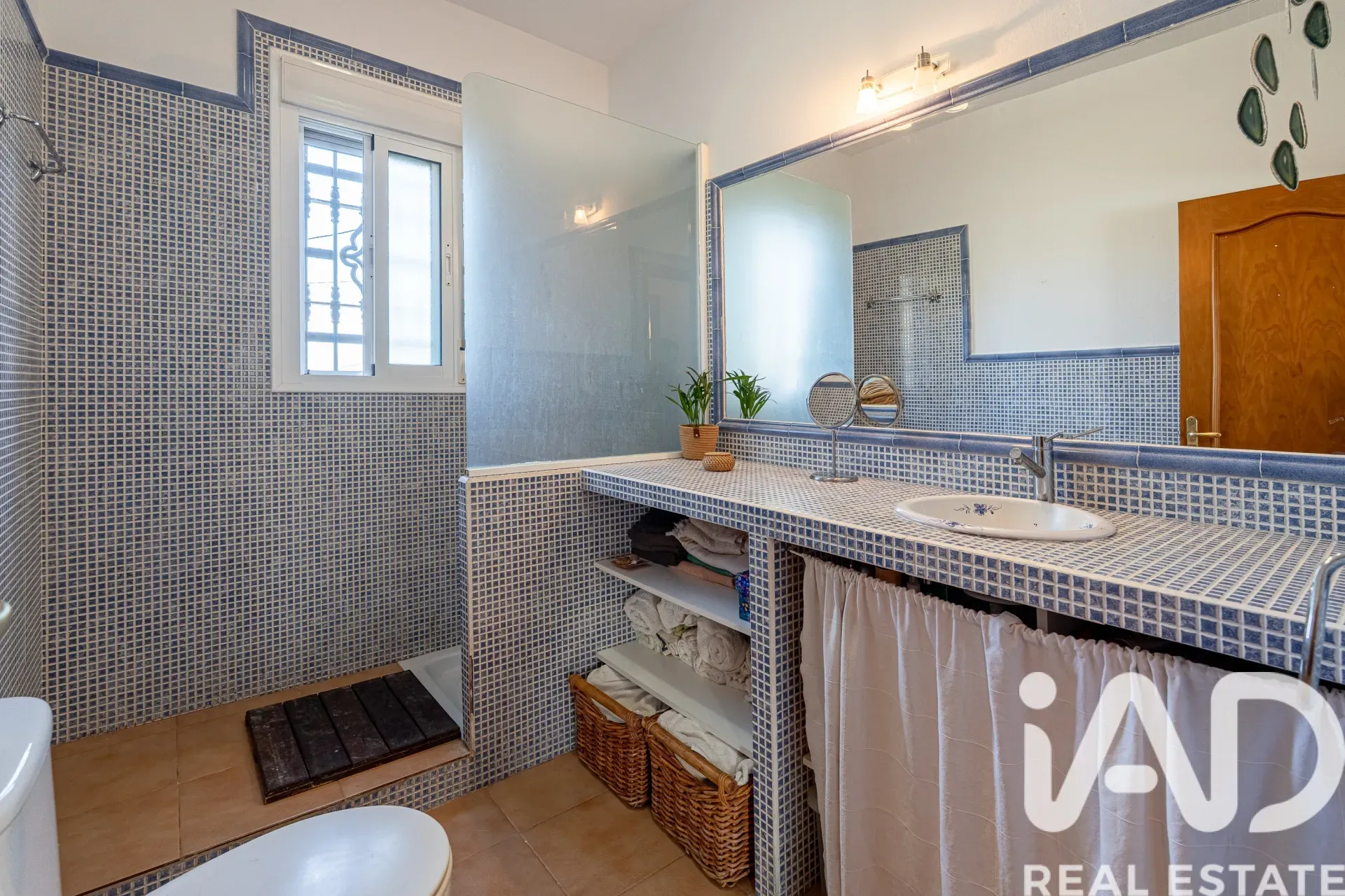 Modern 3-Bedroom Country House with Expansive Garden in Gibraleón, Spain - View image 28 of 35