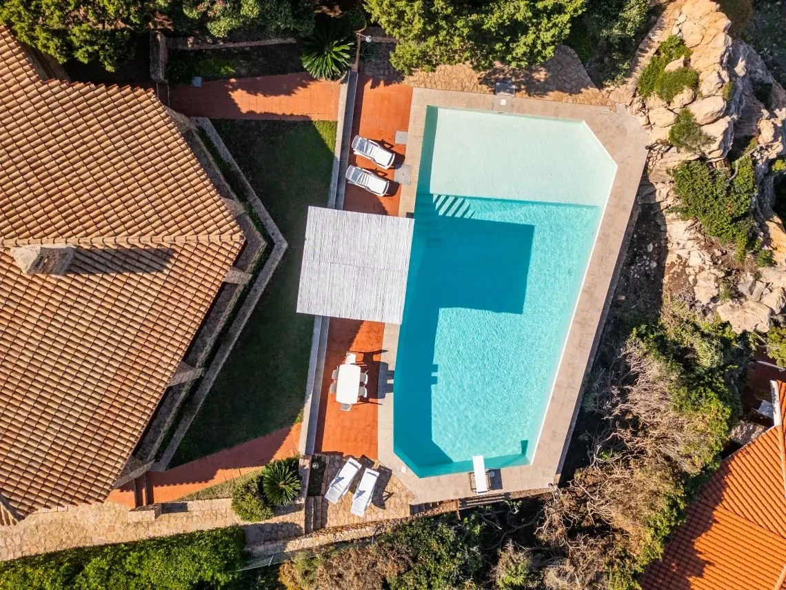 Villa de 5 dormitorios frente al mar con piscina infinita en Costa Paradiso, Cerdeña - Ver imagen 8 de 55