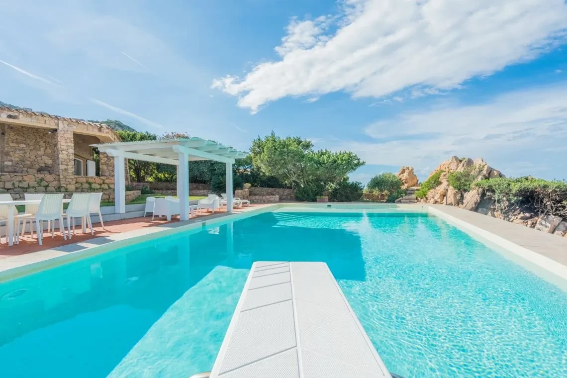Villa de 5 dormitorios frente al mar con piscina infinita en Costa Paradiso, Cerdeña - Ver imagen 11 de 55