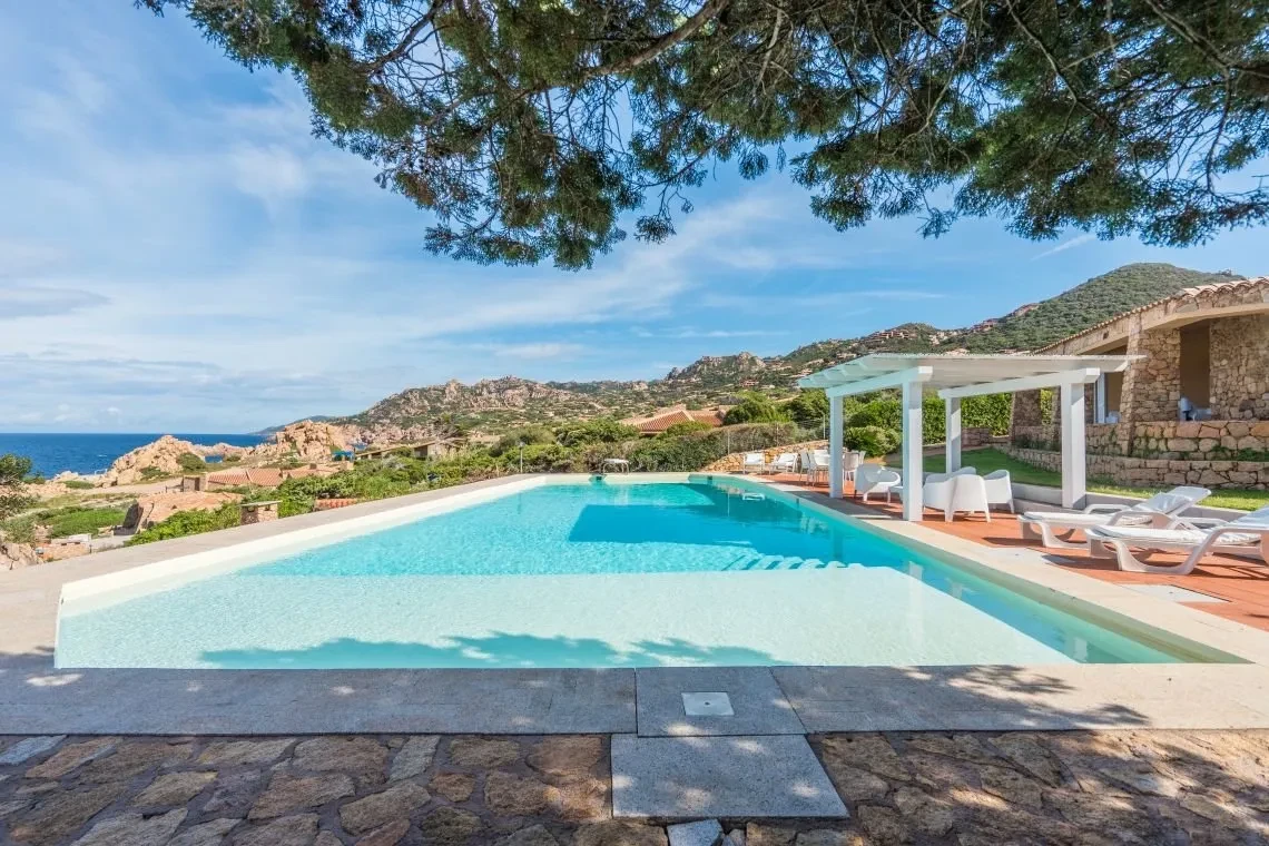 Villa de 5 dormitorios frente al mar con piscina infinita en Costa Paradiso, Cerdeña - Ver imagen 12 de 55