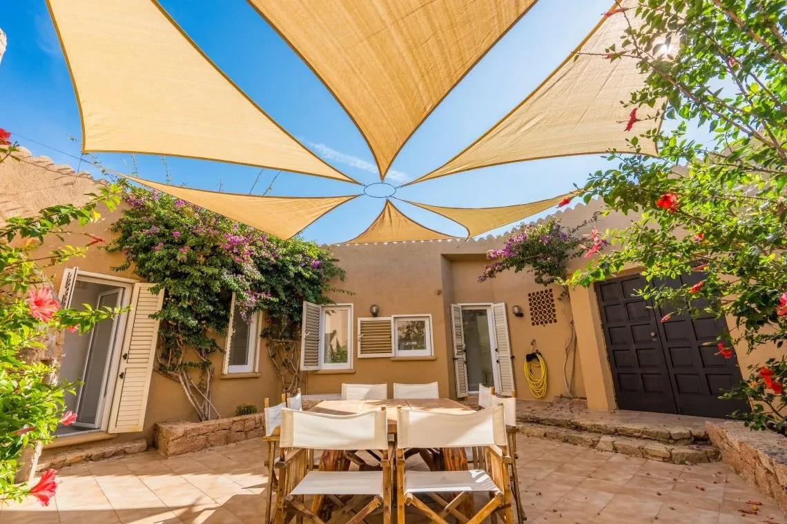 Villa de 5 dormitorios frente al mar con piscina infinita en Costa Paradiso, Cerdeña - Ver imagen 17 de 55