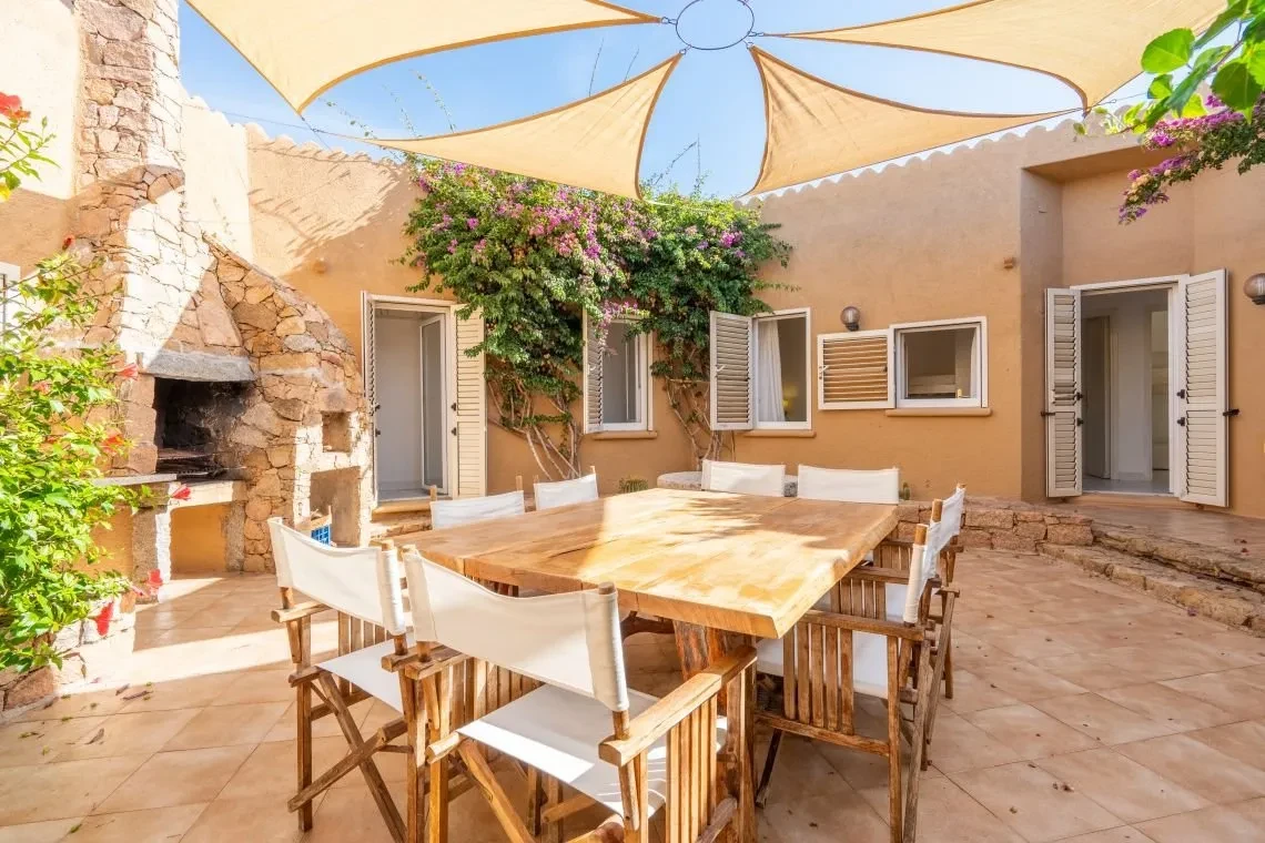 Villa de 5 dormitorios frente al mar con piscina infinita en Costa Paradiso, Cerdeña - Ver imagen 18 de 55