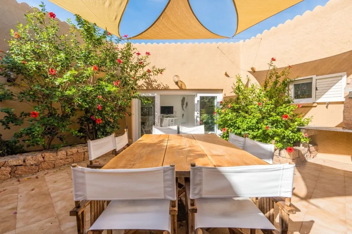 Villa de 5 dormitorios frente al mar con piscina infinita en Costa Paradiso, Cerdeña - Ver imagen 19 de 55