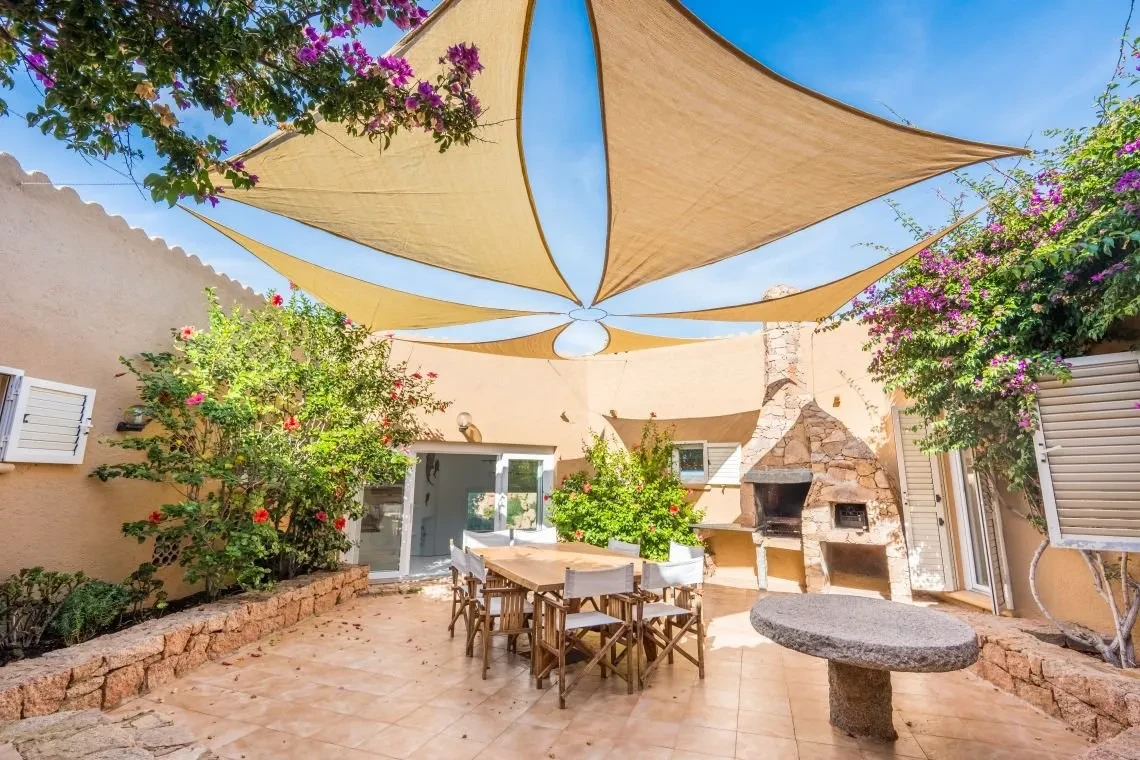 Villa de 5 dormitorios frente al mar con piscina infinita en Costa Paradiso, Cerdeña - Ver imagen 20 de 55