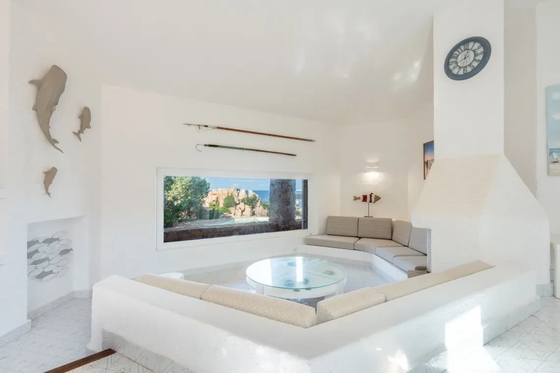 Villa de 5 dormitorios frente al mar con piscina infinita en Costa Paradiso, Cerdeña - Ver imagen 28 de 55