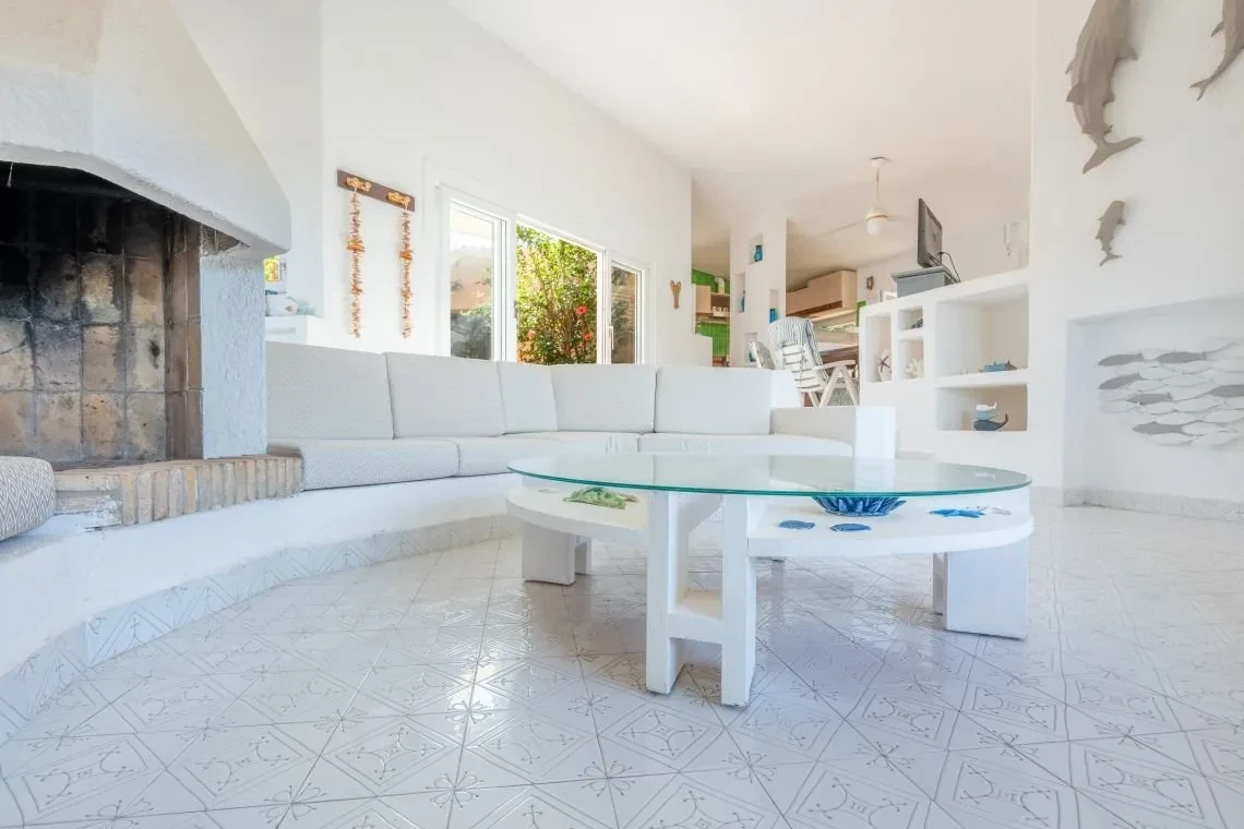 Villa de 5 dormitorios frente al mar con piscina infinita en Costa Paradiso, Cerdeña - Ver imagen 29 de 55
