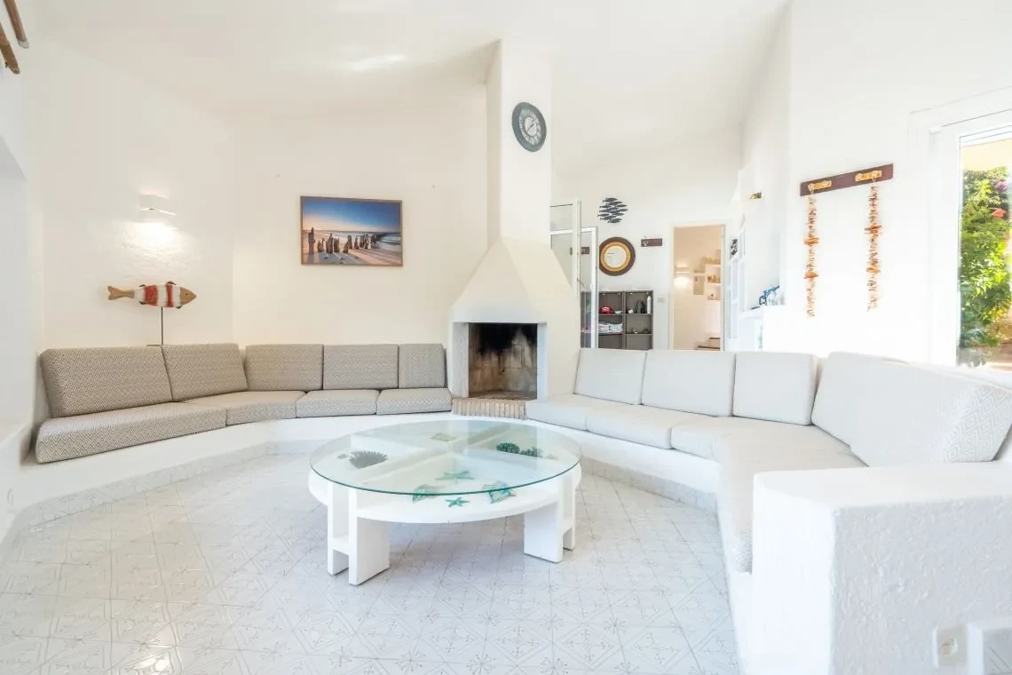 Villa de 5 dormitorios frente al mar con piscina infinita en Costa Paradiso, Cerdeña - Ver imagen 30 de 55