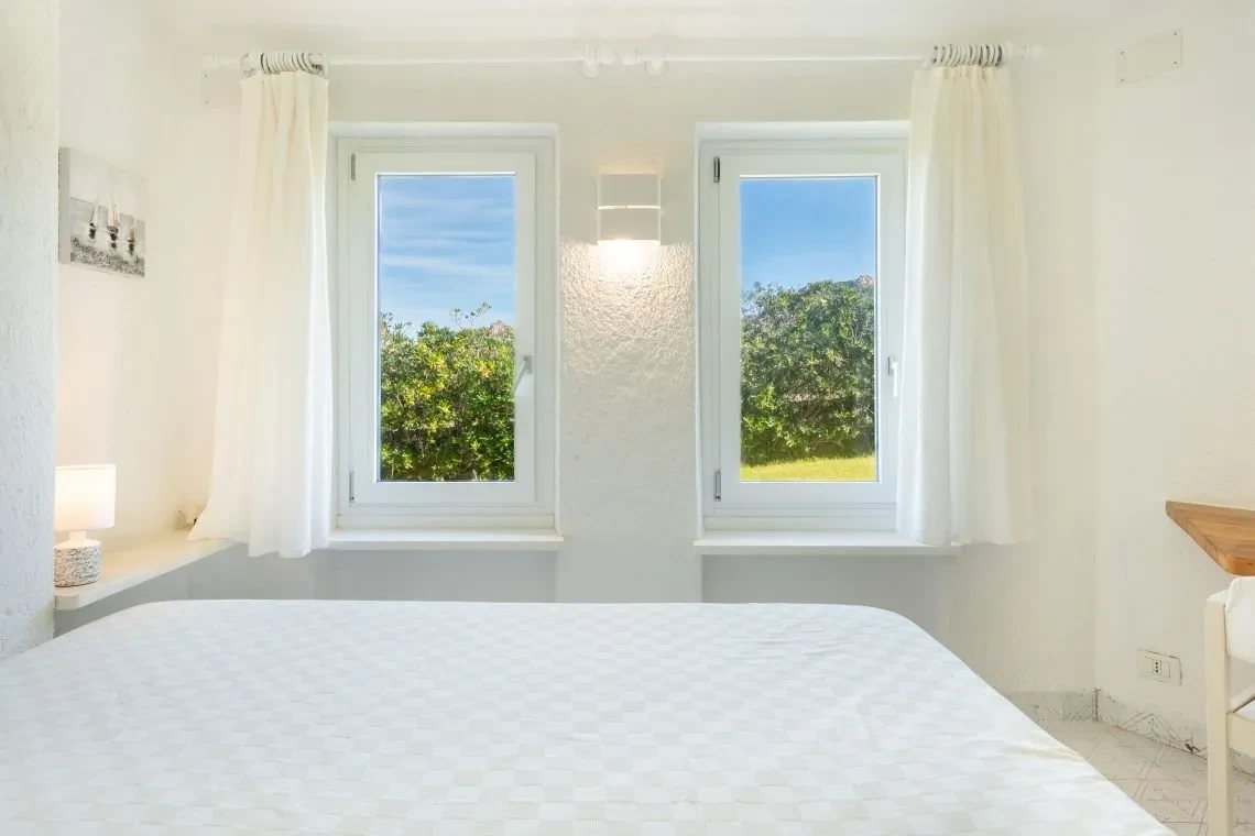 Villa de 5 dormitorios frente al mar con piscina infinita en Costa Paradiso, Cerdeña - Ver imagen 40 de 55