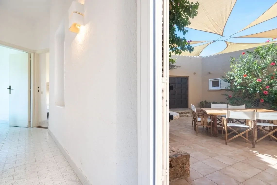 Villa de 5 dormitorios frente al mar con piscina infinita en Costa Paradiso, Cerdeña - Ver imagen 44 de 55