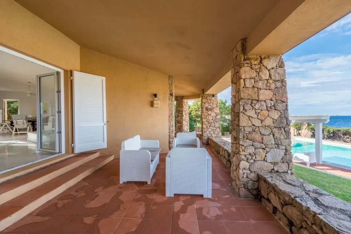 Villa de 5 dormitorios frente al mar con piscina infinita en Costa Paradiso, Cerdeña - Ver imagen 51 de 55