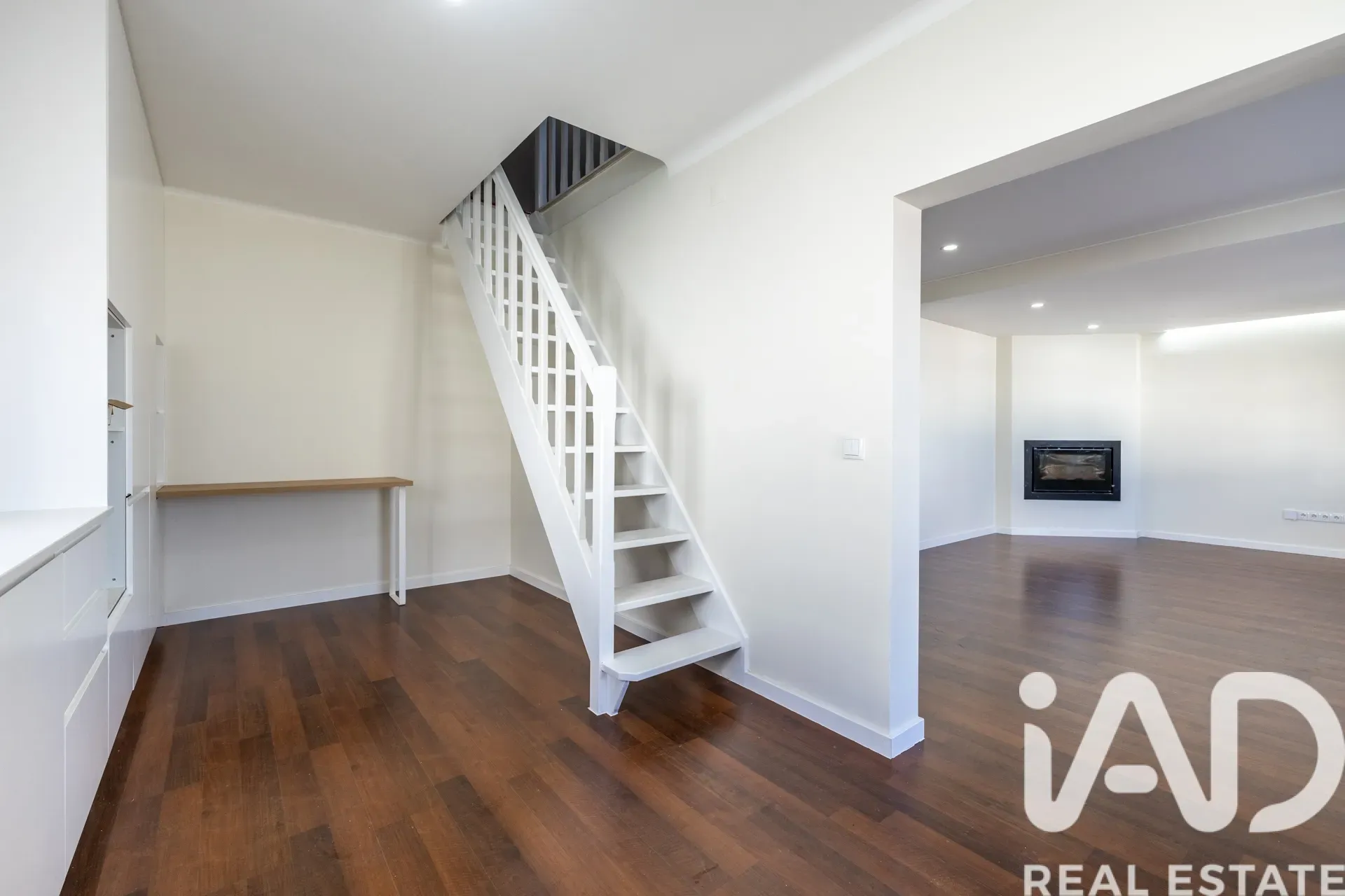 Contemporary 4-Bedroom House with Terrace and Parking in Porto de Mós - View image 14 of 40