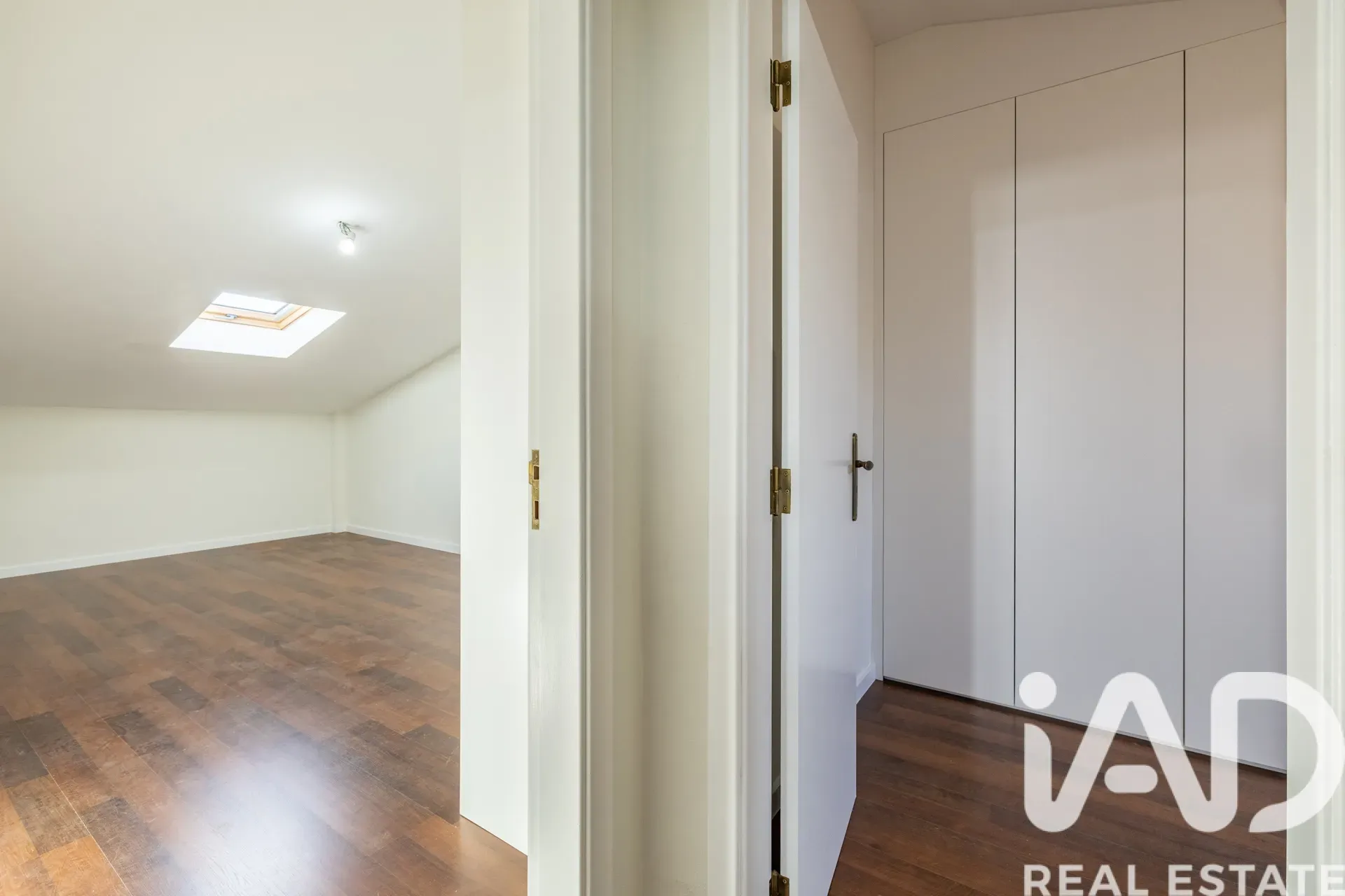 Contemporary 4-Bedroom House with Terrace and Parking in Porto de Mós - View image 27 of 40