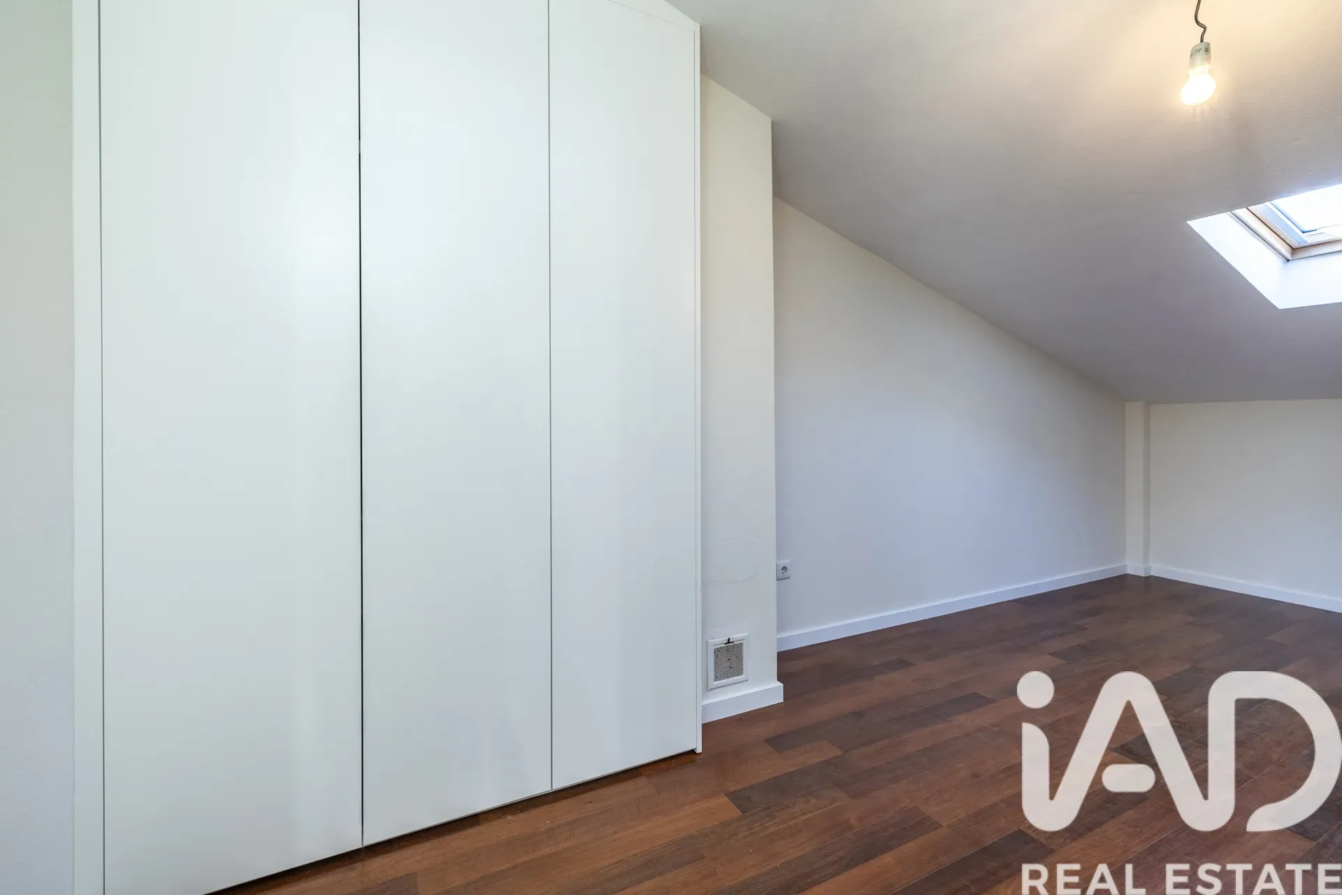 Contemporary 4-Bedroom House with Terrace and Parking in Porto de Mós - View image 29 of 40