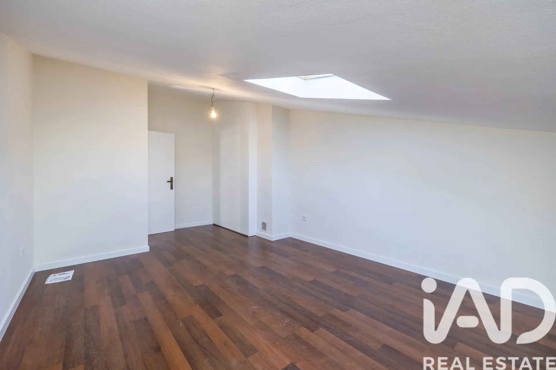 Contemporary 4-Bedroom House with Terrace and Parking in Porto de Mós - View image 30 of 40