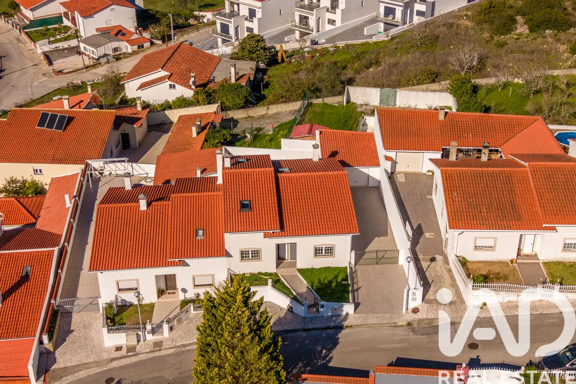 Contemporary 4-Bedroom House with Terrace and Parking in Porto de Mós - View image 36 of 40