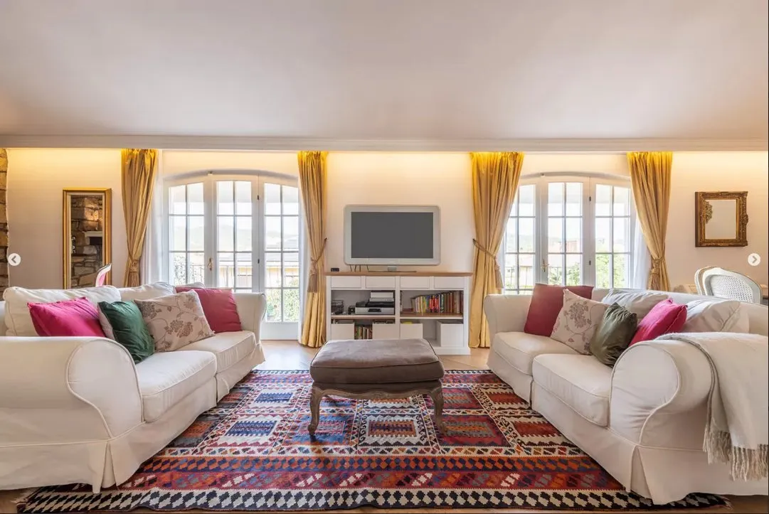 Expansive 7-Bedroom Residence with Balconies in Scenic South Sardinia - View image 15 of 48