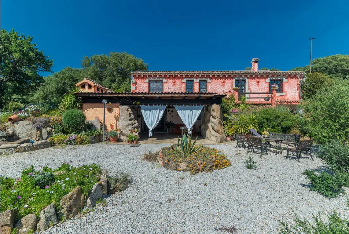 Sardinian Retreat: 5-Bedroom Estate with Pool and Olive Grove in Arzachena - View image 10 of 41